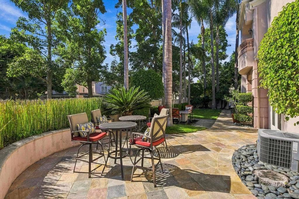 5330 Renaissance Ave., San Diego, CA 92122 5330 Renaissance Ave., San Diego, CA 92122