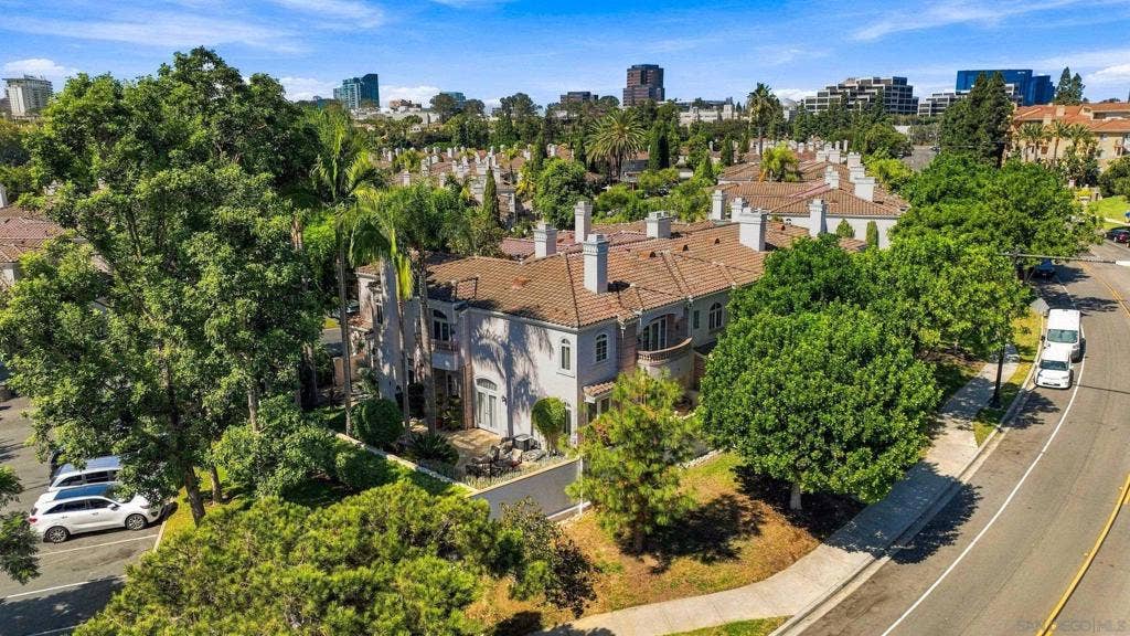 5330 Renaissance Ave., San Diego, CA 92122 5330 Renaissance Ave., San Diego, CA 92122