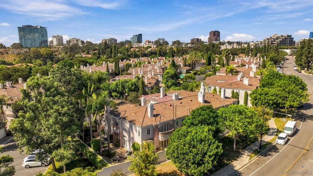 5330 Renaissance Ave., San Diego, CA 92122 5330 Renaissance Ave., San Diego, CA 92122