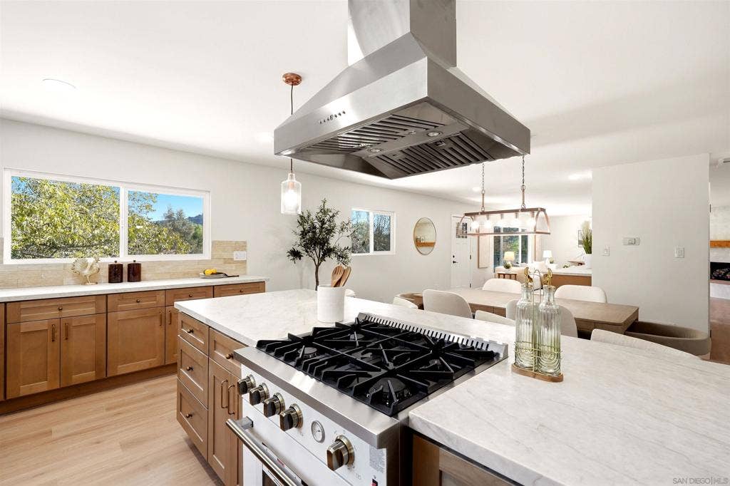 8698 Echo, La Mesa, CA 91941 8698 Echo, La Mesa, CA 91941