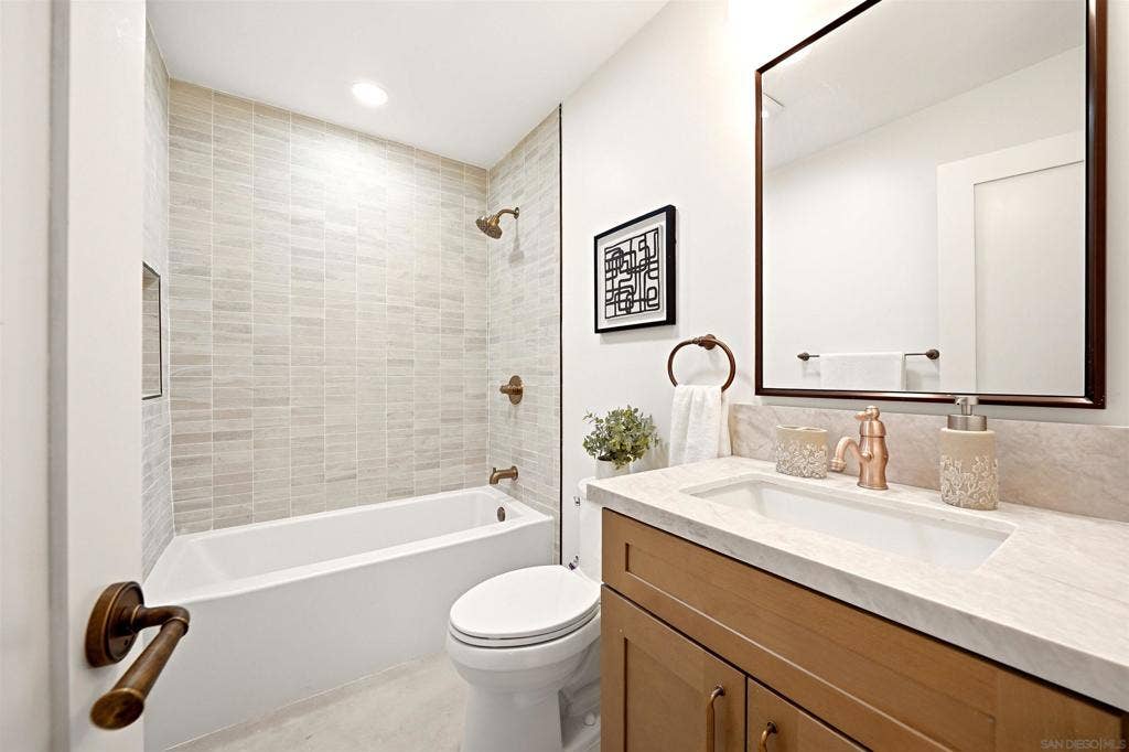 8698 Echo, La Mesa, CA 91941 8698 Echo, La Mesa, CA 91941