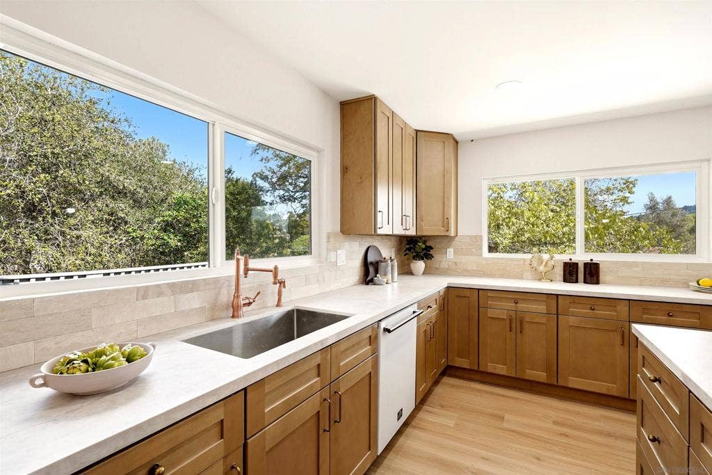 8698 Echo, La Mesa, CA 91941 8698 Echo, La Mesa, CA 91941