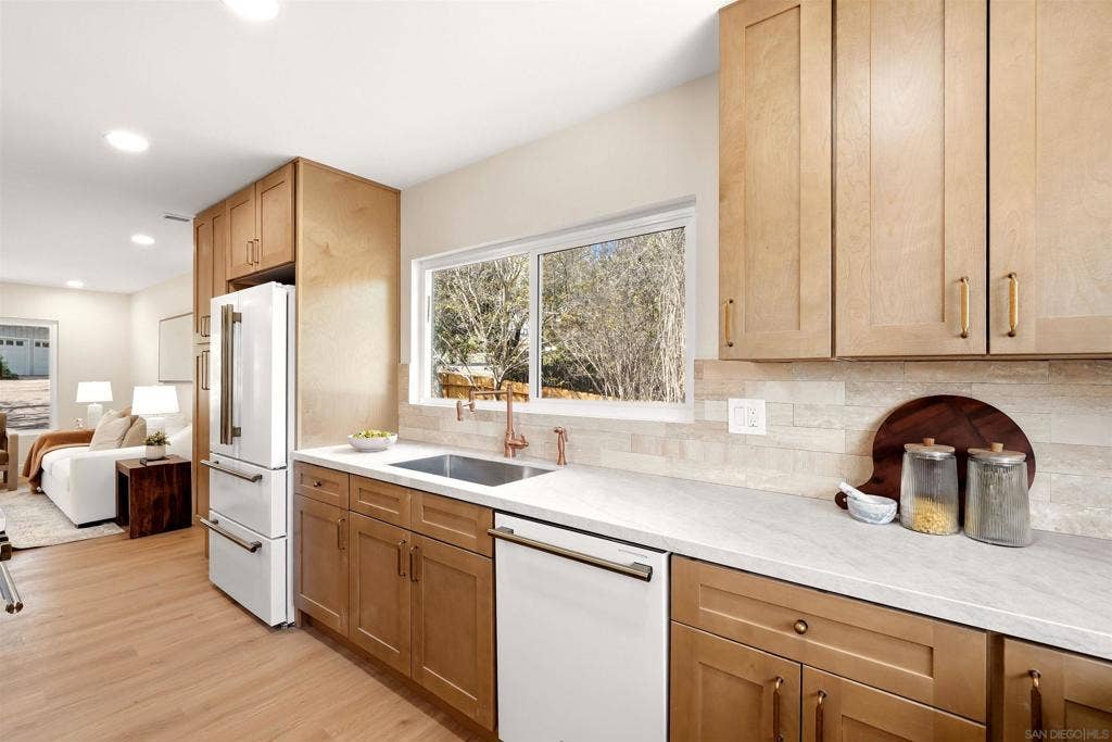 8698 Echo, La Mesa, CA 91941 8698 Echo, La Mesa, CA 91941