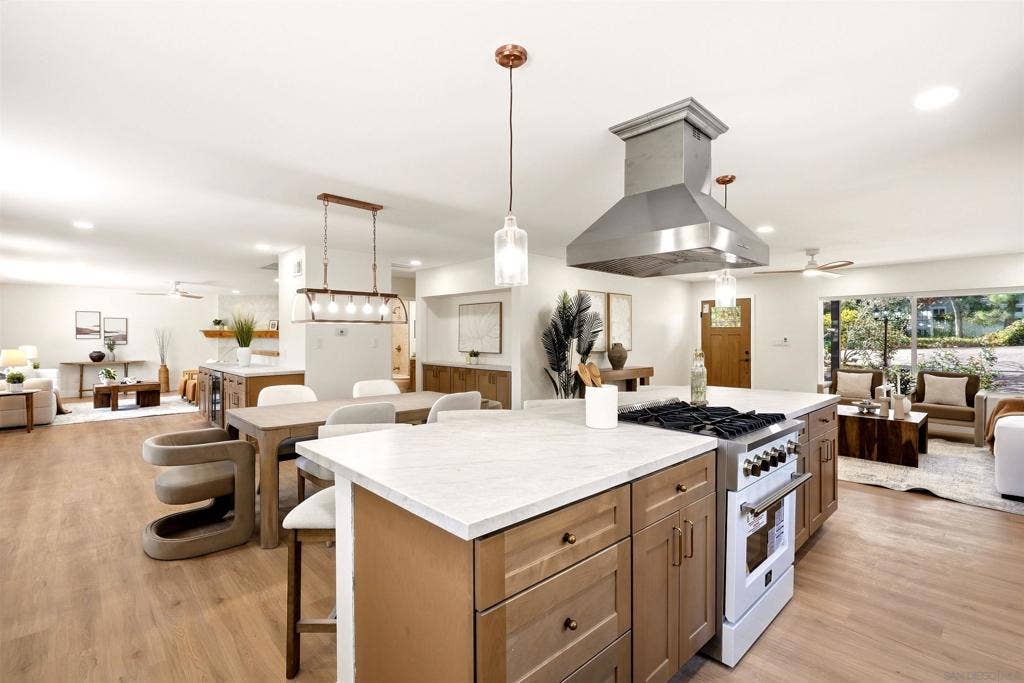 8698 Echo, La Mesa, CA 91941 8698 Echo, La Mesa, CA 91941