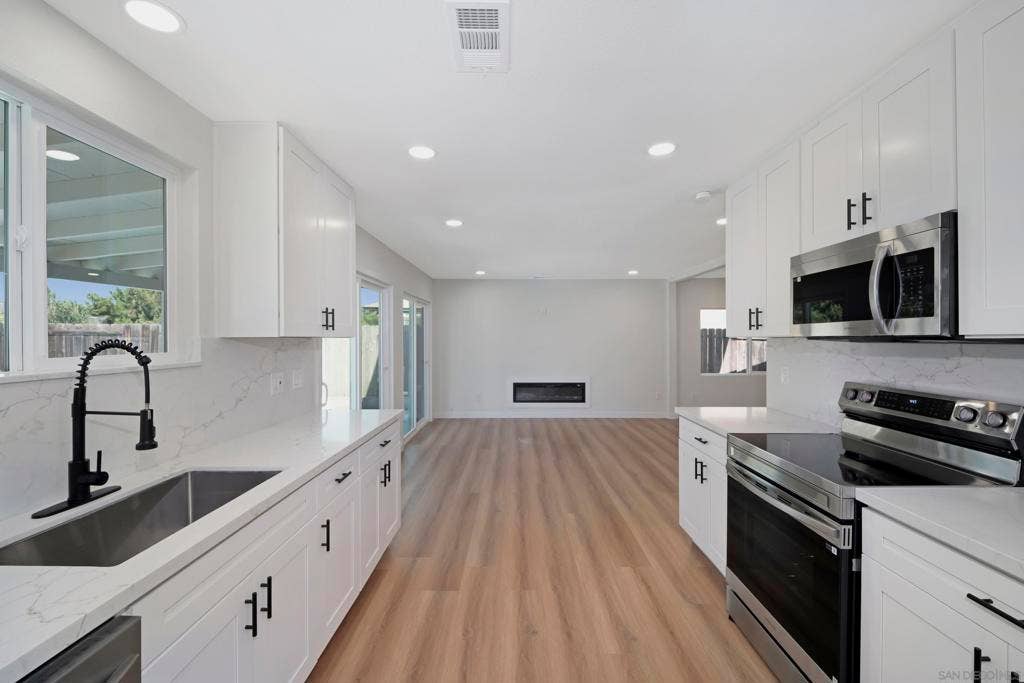 6880 Maury, San Diego, CA 92119