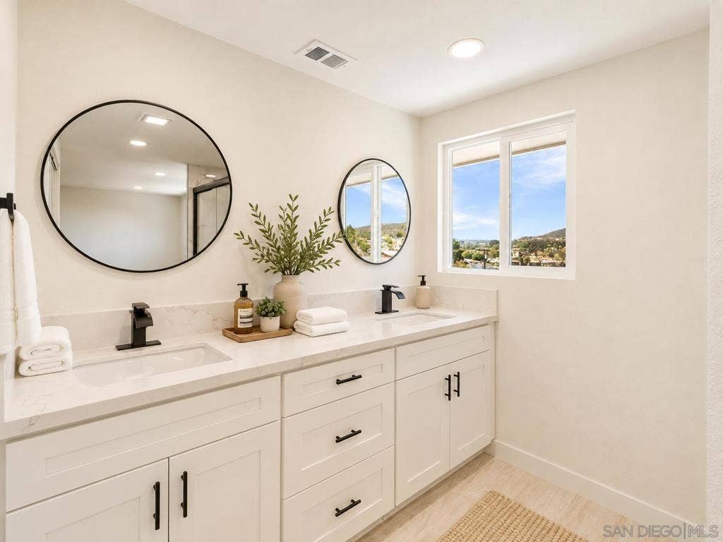 6880 Maury, San Diego, CA 92119