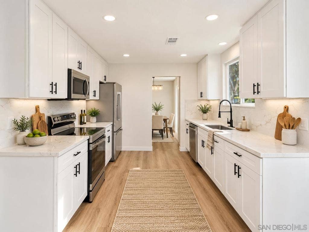 6880 Maury, San Diego, CA 92119