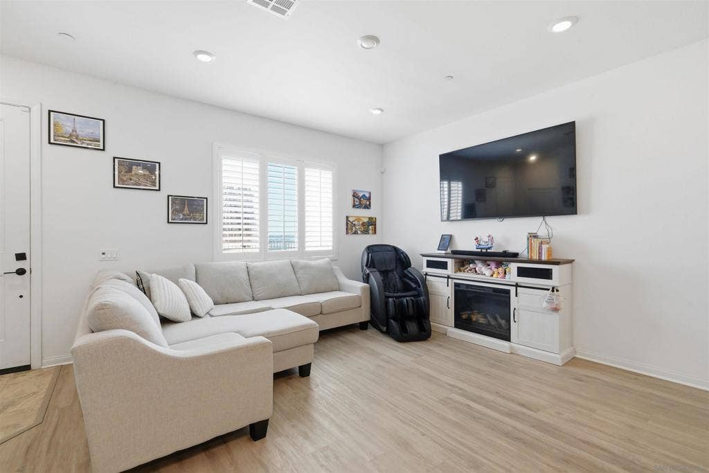 2044 BLUESTONE CIR., Chula Vista, CA 91913