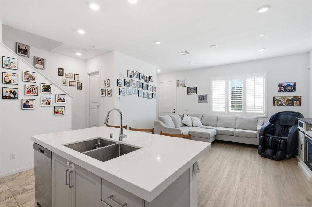 2044 BLUESTONE CIR., Chula Vista, CA 91913