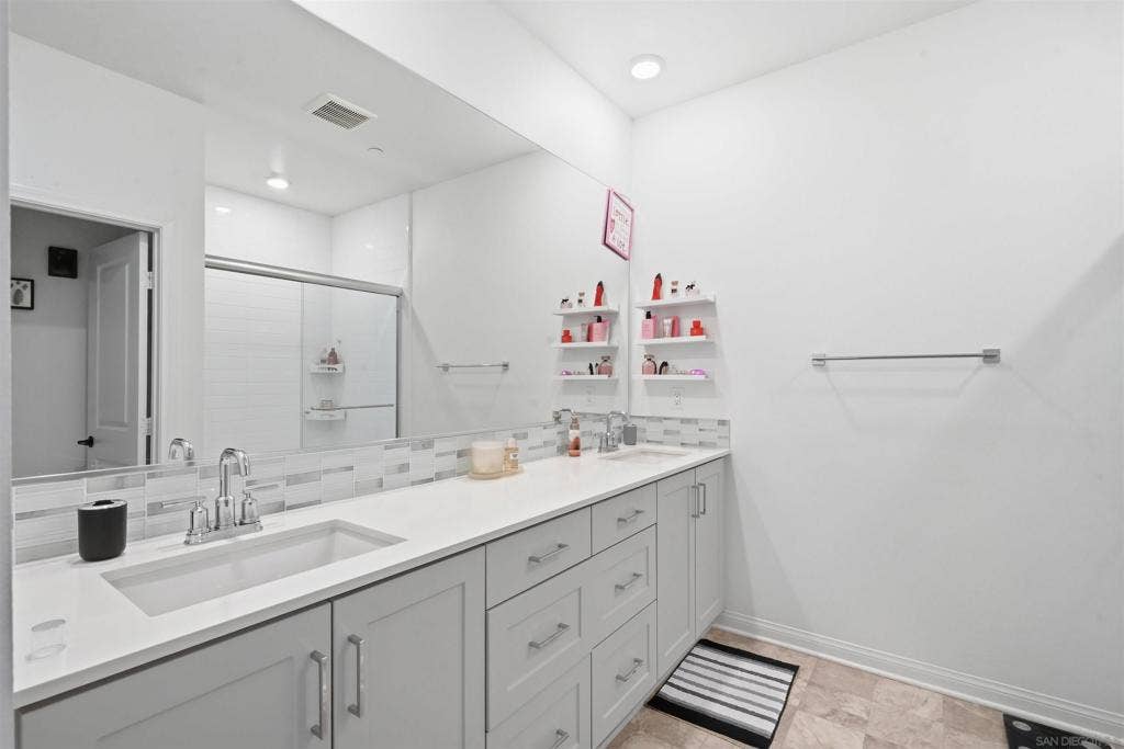 2044 BLUESTONE CIR., Chula Vista, CA 91913