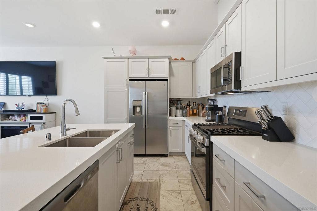 2044 BLUESTONE CIR., Chula Vista, CA 91913