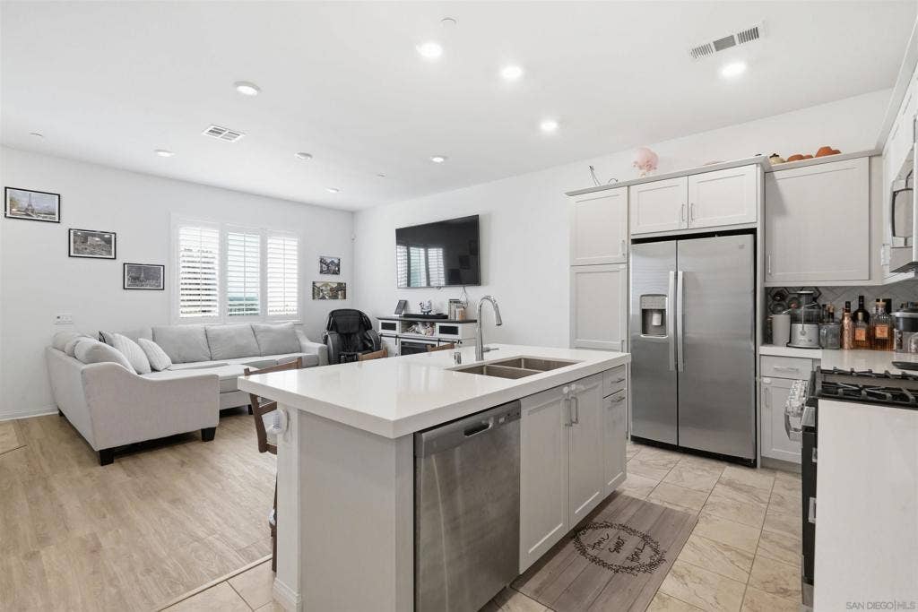 2044 BLUESTONE CIR., Chula Vista, CA 91913