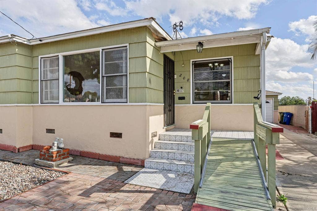 208 K St, Chula Vista, CA 91911