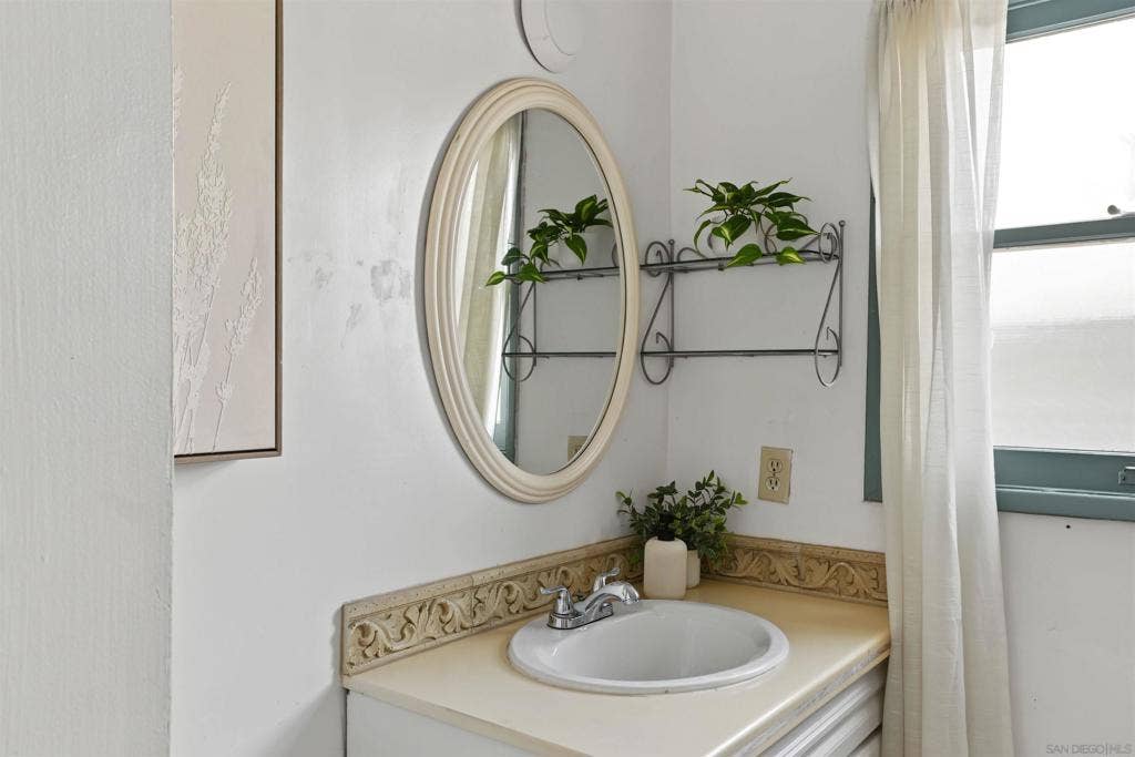 208 K St, Chula Vista, CA 91911