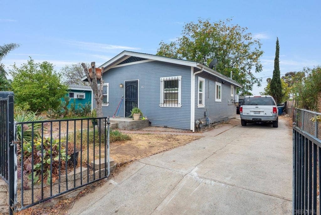 739 Park Pl, Escondido, CA 92025