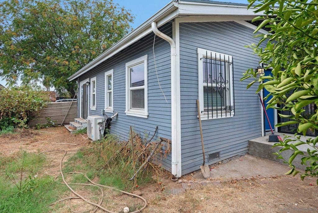 739 Park Pl, Escondido, CA 92025