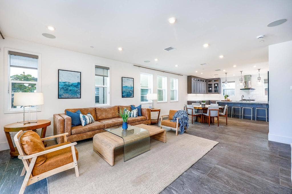 2858 Avella Cir, San Diego, CA 92108 2858 Avella Cir, San Diego, CA 92108