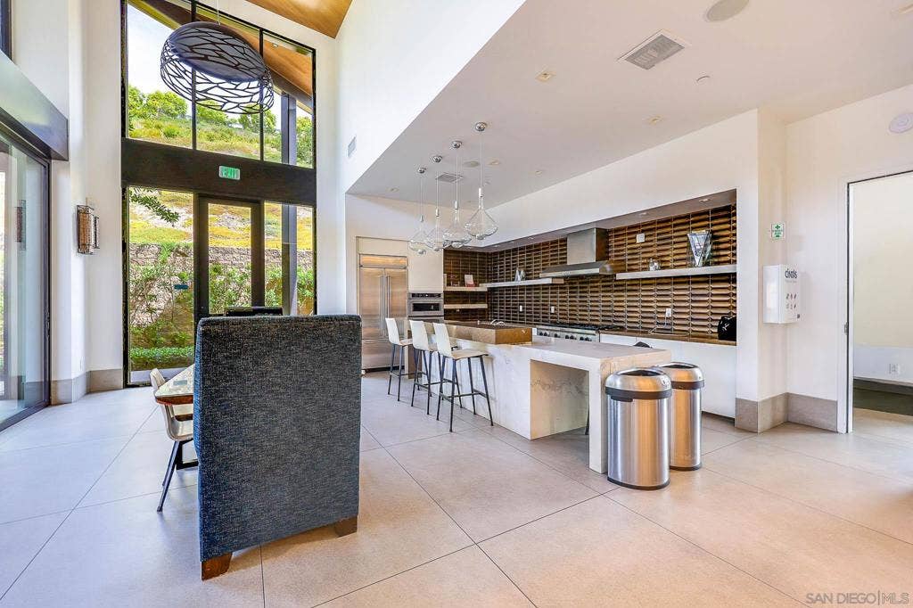 2858 Avella Cir, San Diego, CA 92108 2858 Avella Cir, San Diego, CA 92108