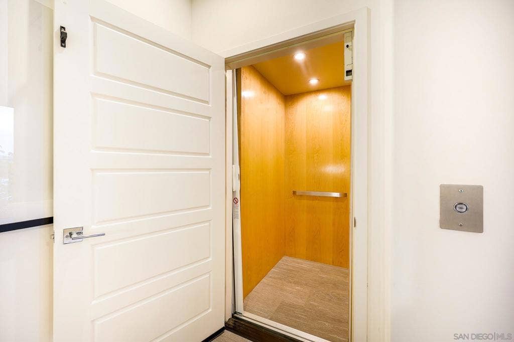 2858 Avella Cir, San Diego, CA 92108 2858 Avella Cir, San Diego, CA 92108