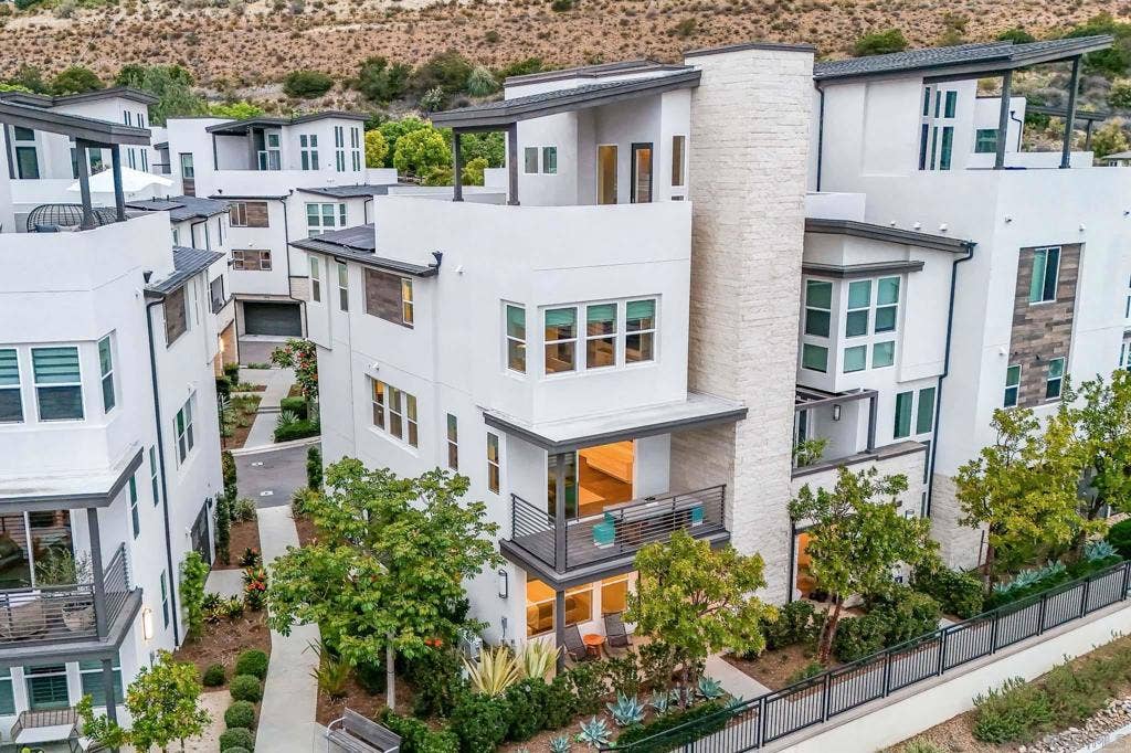 2858 Avella Cir, San Diego, CA 92108 2858 Avella Cir, San Diego, CA 92108