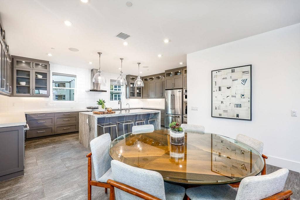 2858 Avella Cir, San Diego, CA 92108 2858 Avella Cir, San Diego, CA 92108