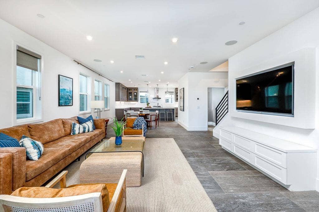 2858 Avella Cir, San Diego, CA 92108 2858 Avella Cir, San Diego, CA 92108