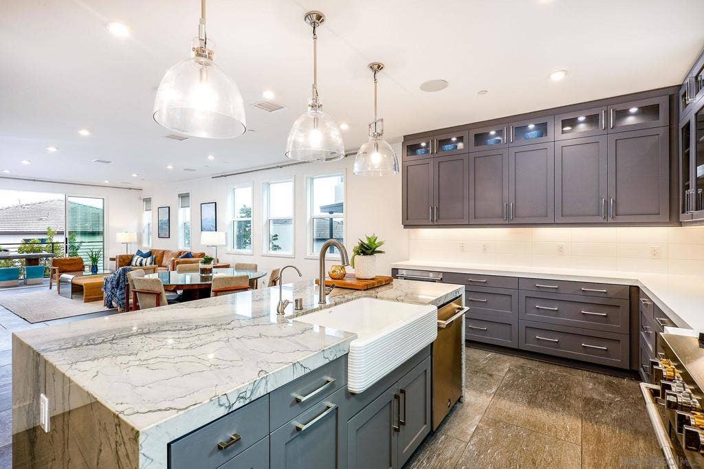 2858 Avella Cir, San Diego, CA 92108 2858 Avella Cir, San Diego, CA 92108