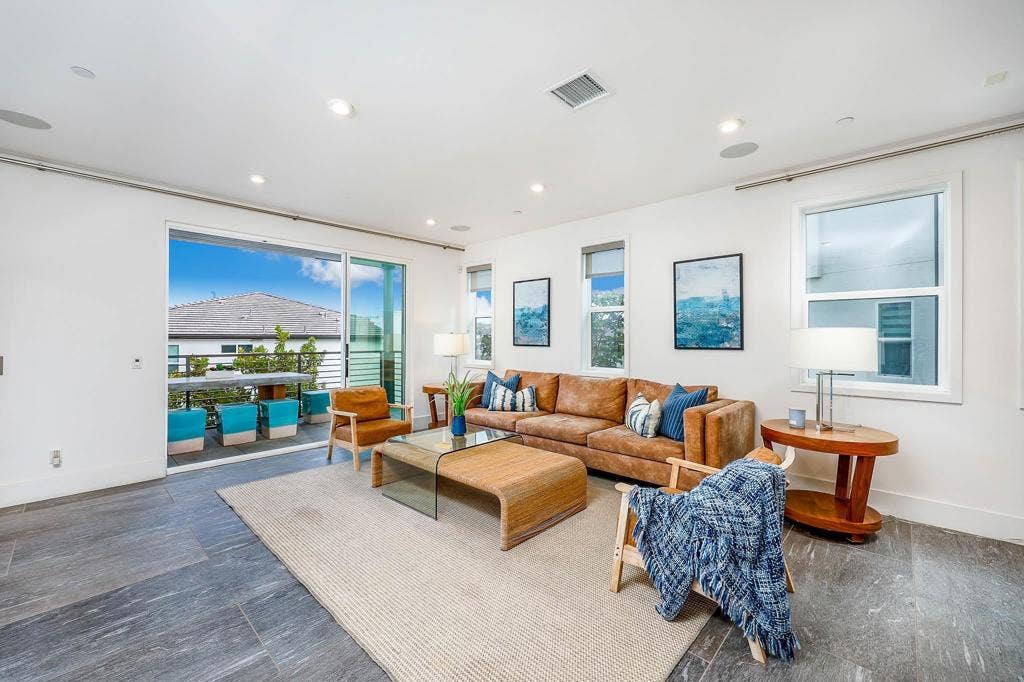2858 Avella Cir, San Diego, CA 92108 2858 Avella Cir, San Diego, CA 92108