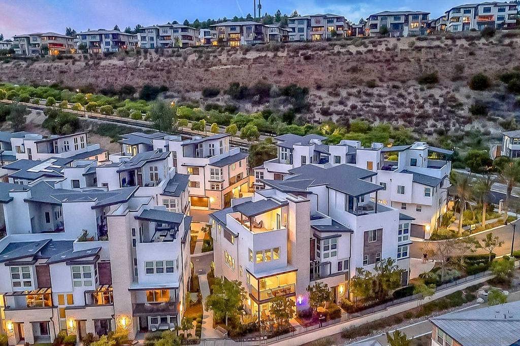 2858 Avella Cir, San Diego, CA 92108 2858 Avella Cir, San Diego, CA 92108