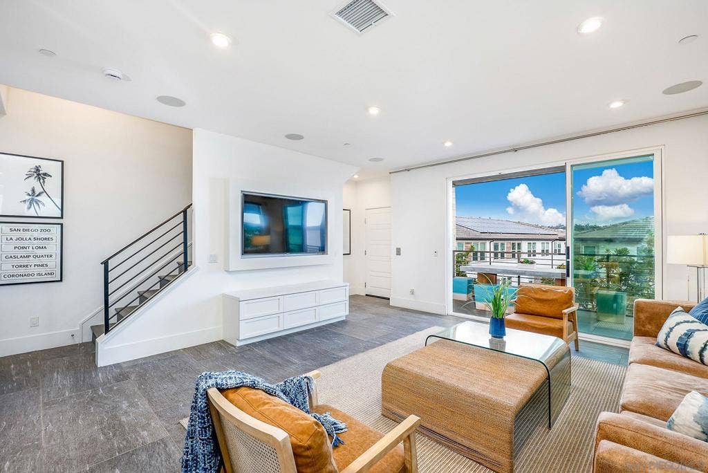 2858 Avella Cir, San Diego, CA 92108 2858 Avella Cir, San Diego, CA 92108