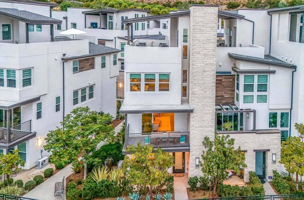 2858 Avella Cir, San Diego, CA 92108 2858 Avella Cir, San Diego, CA 92108