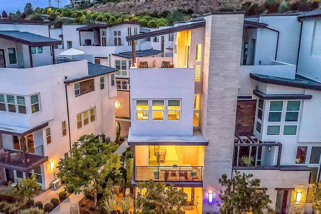2858 Avella Cir, San Diego, CA 92108 2858 Avella Cir, San Diego, CA 92108