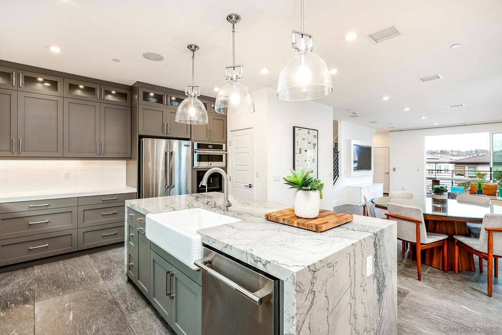 2858 Avella Cir, San Diego, CA 92108 2858 Avella Cir, San Diego, CA 92108
