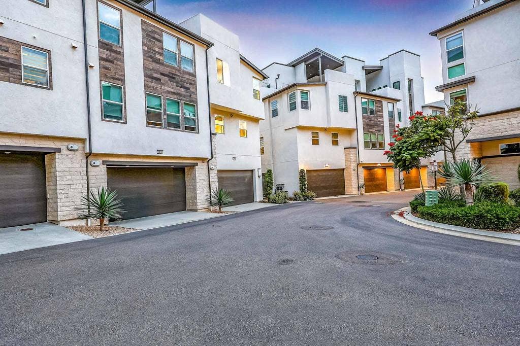 2858 Avella Cir, San Diego, CA 92108 2858 Avella Cir, San Diego, CA 92108