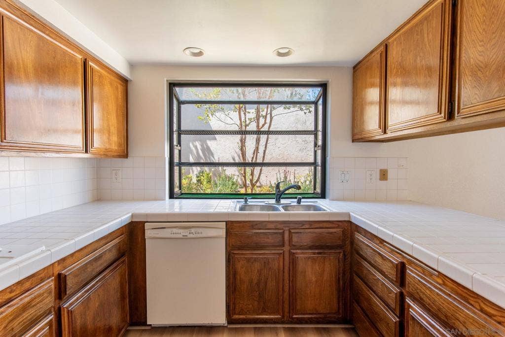 4478 Via Pasear, San Diego, CA 92122 4478 Via Pasear, San Diego, CA 92122
