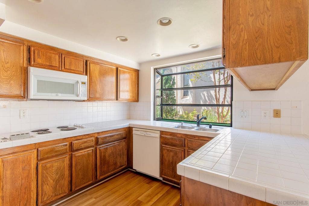 4478 Via Pasear, San Diego, CA 92122 4478 Via Pasear, San Diego, CA 92122