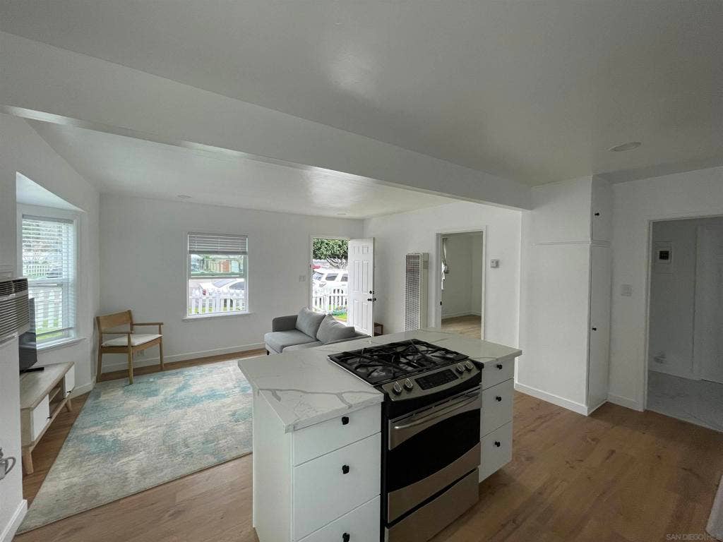 218 E Connecticut Ave, Vista, CA 92084 Unit #220