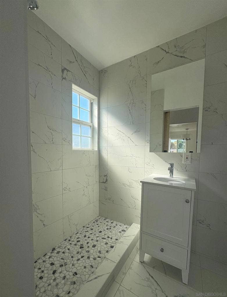 218 E Connecticut Ave, Vista, CA 92084 Unit #218
