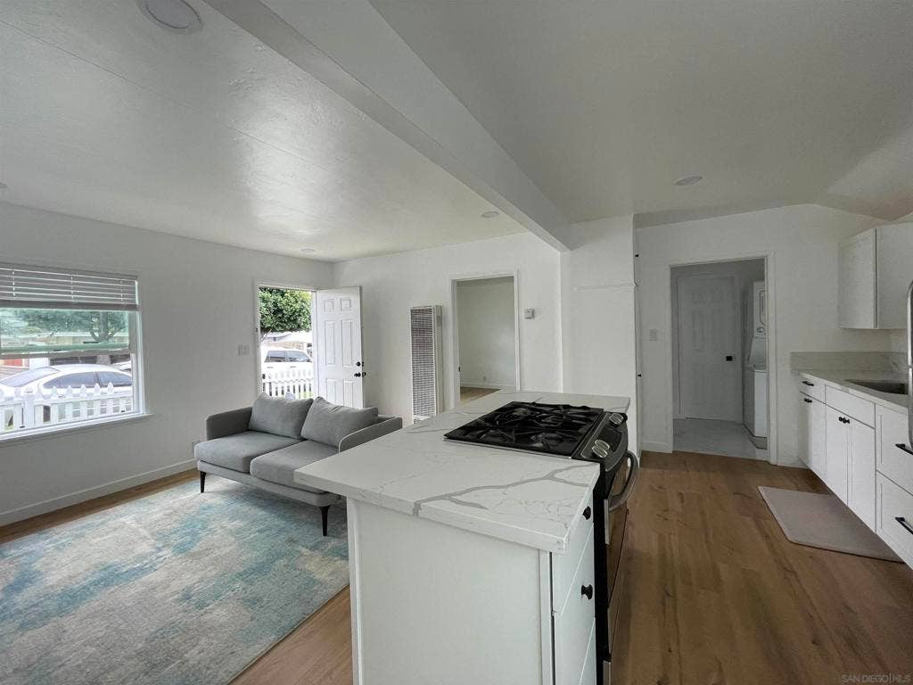 218 E Connecticut Ave, Vista, CA 92084 Unit #220