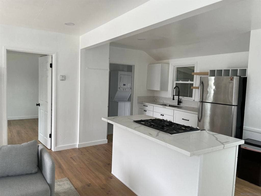 218 E Connecticut Ave, Vista, CA 92084 Unit #220