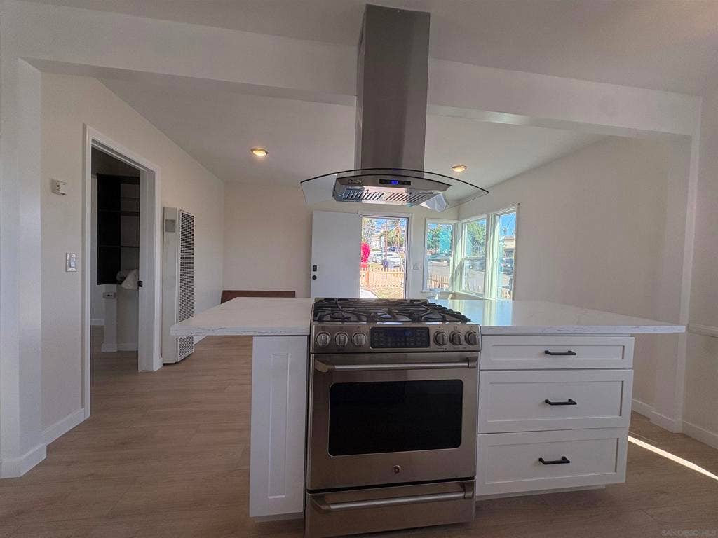 218 E Connecticut Ave, Vista, CA 92084 Unit #218