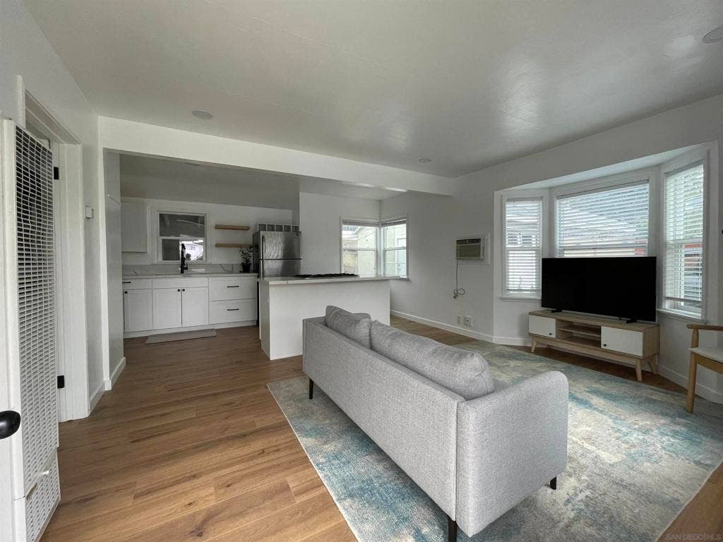 218 E Connecticut Ave, Vista, CA 92084 Unit #220
