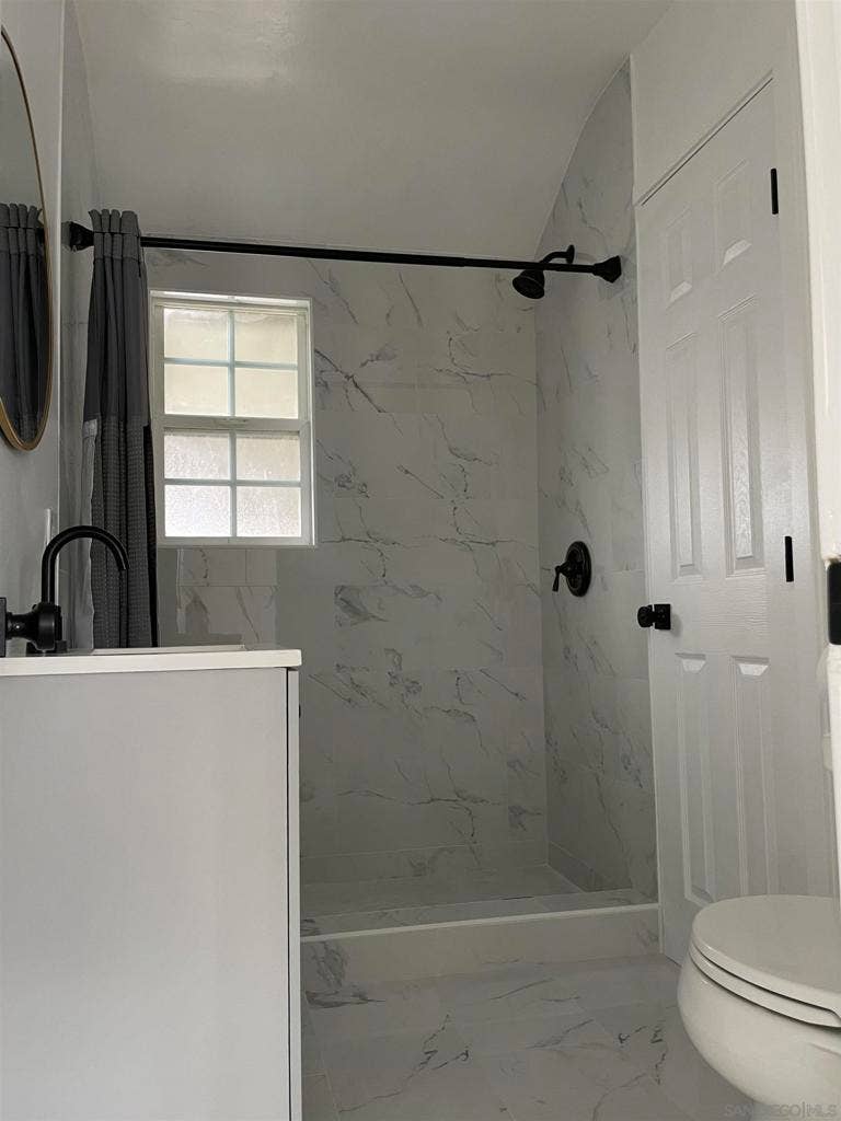 218 E Connecticut Ave, Vista, CA 92084 Unit #220