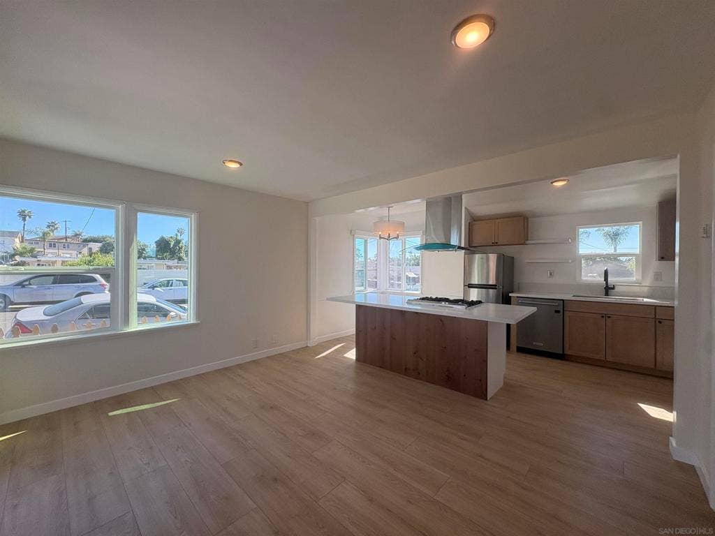 218 E Connecticut Ave, Vista, CA 92084 218 E Connecticut Ave, Vista, CA 92084