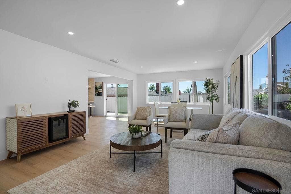 3270 Innuit Ave, San Diego, CA 92117 Living Room