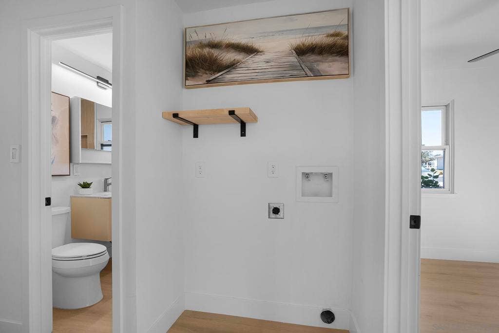 3270 Innuit Ave, San Diego, CA 92117 Laundry