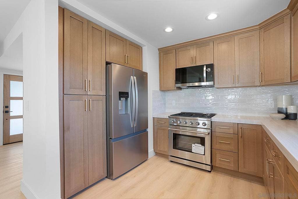 3270 Innuit Ave, San Diego, CA 92117 Kitchen