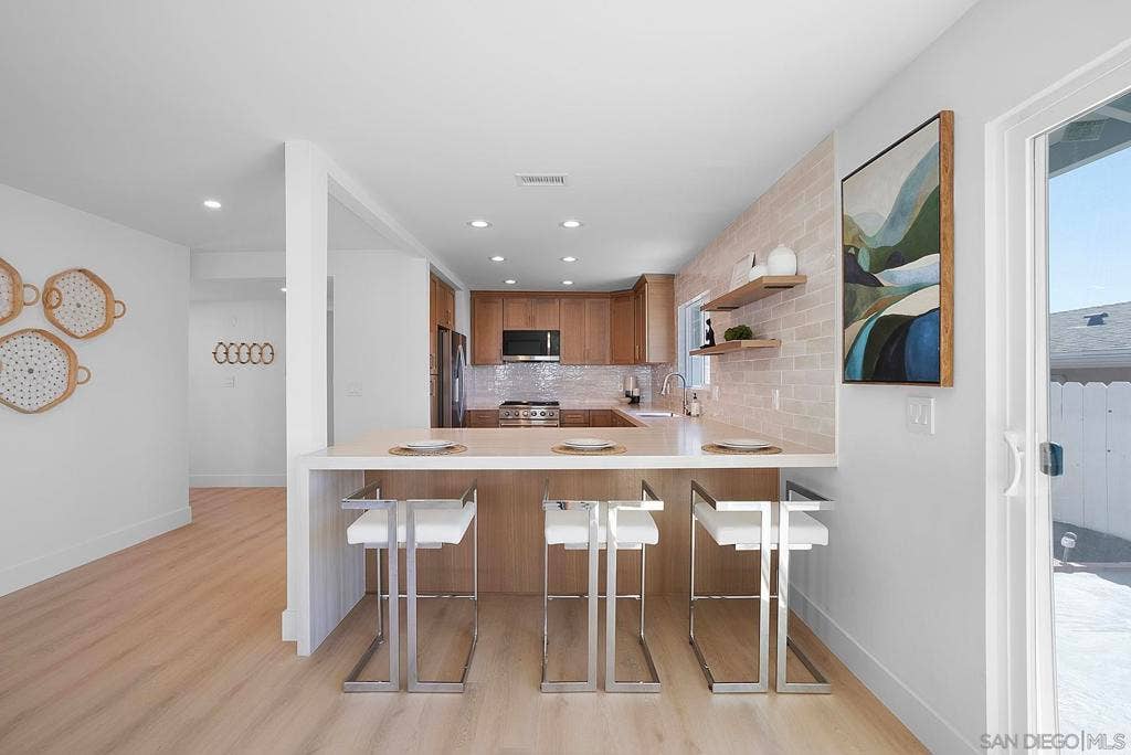 3270 Innuit Ave, San Diego, CA 92117 3270 Innuit Ave, San Diego, CA 92117