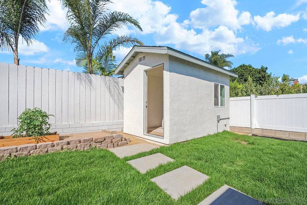 3270 Innuit Ave, San Diego, CA 92117 Bonus Room