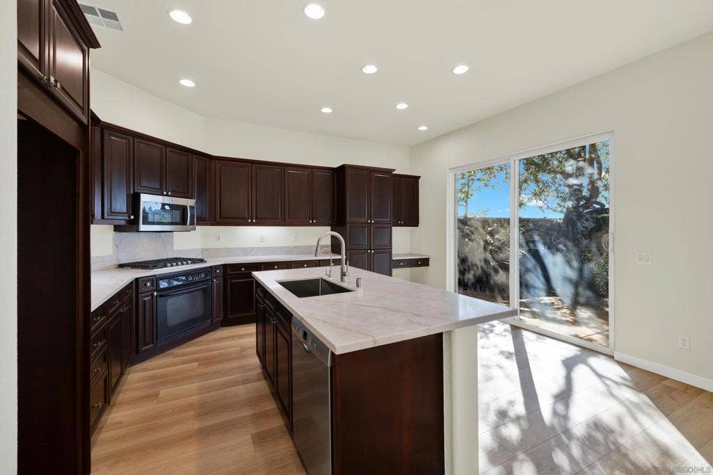 10636 Briarlake Woods Drive, San Diego, CA 92130 10636 Briarlake Woods Drive, San Diego, CA 92130
